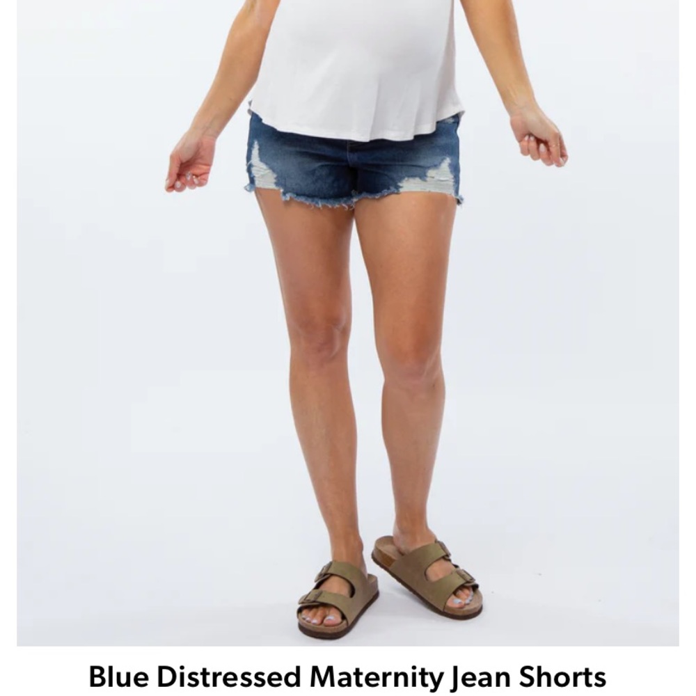 NWT Pinkblush Maternity distressed jean short
